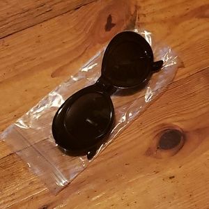 SOLD // Vintage Oval Retro Sunnies